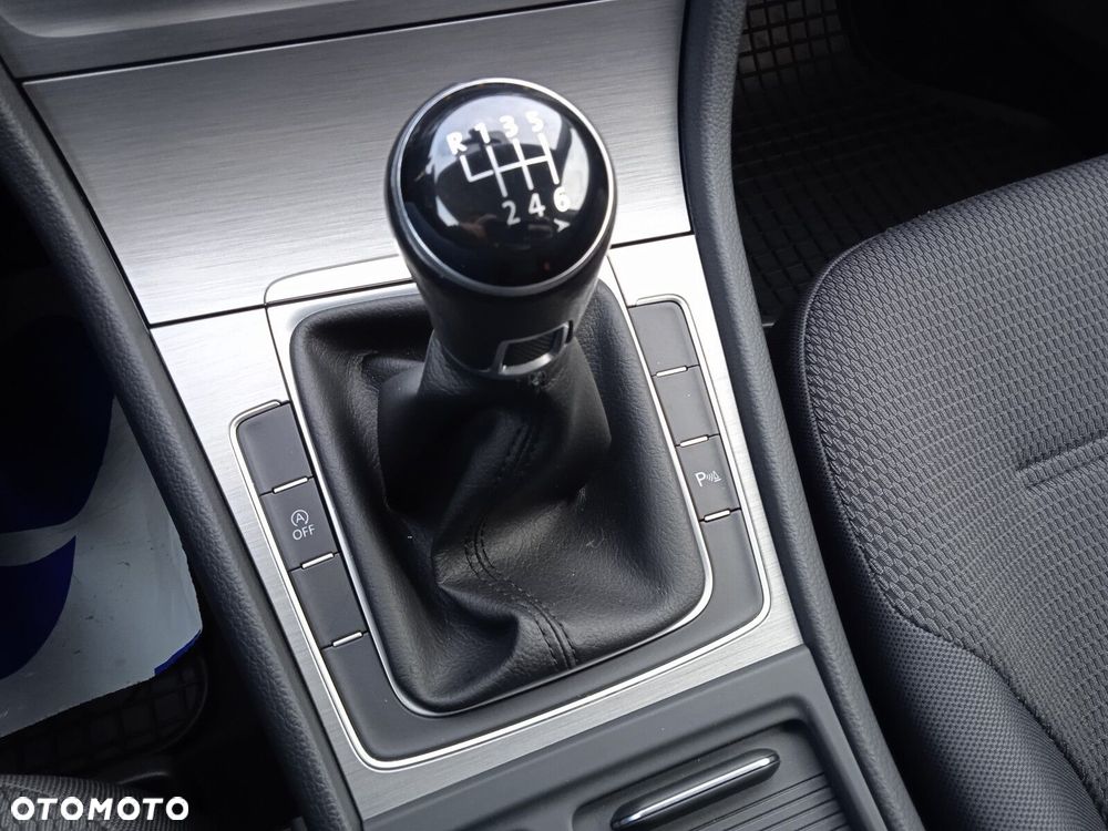 Volkswagen Golf 1.2 TSI BMT Comfortline - 23