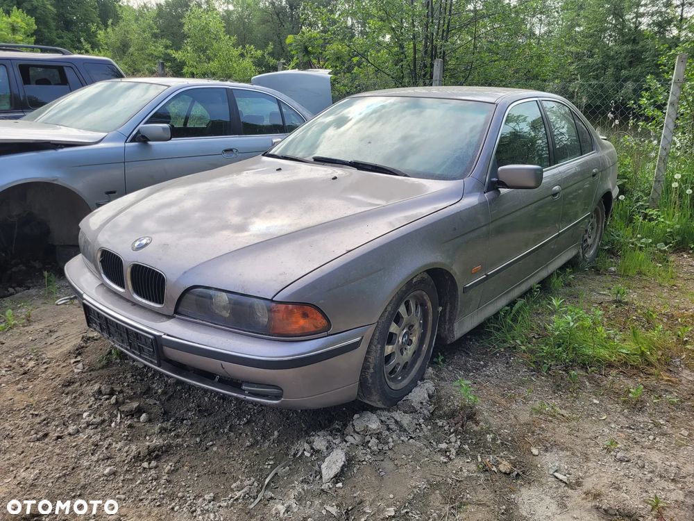 BMW E39 SEDAN 2.0 M52B20 skrzynia napęd sanki belka wahacz wahacze zacisk zaciski zwrotnica piasta kopyto mc person - 1