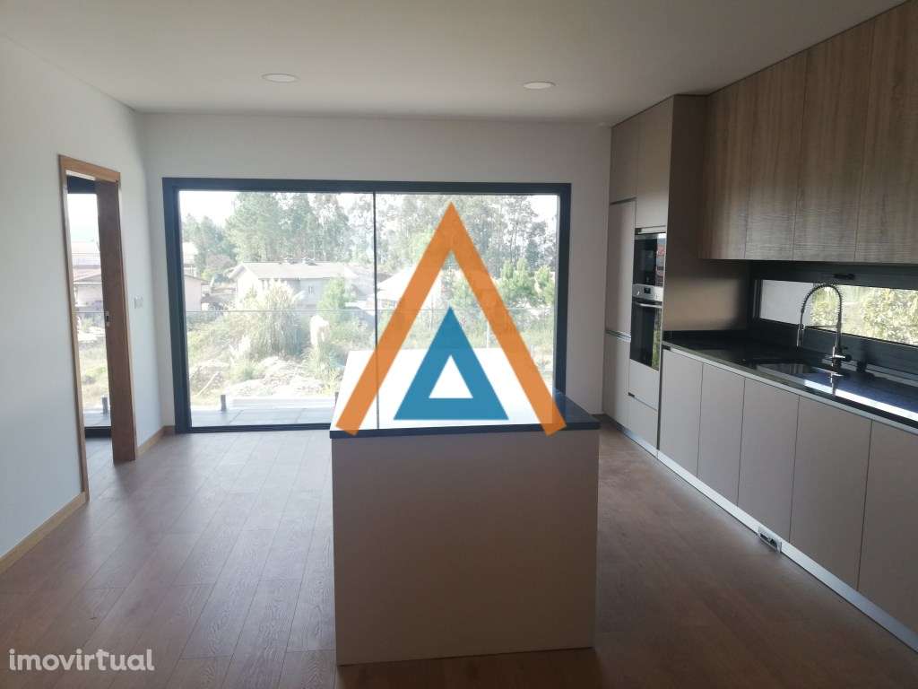 Moradia T3 em banda - Lobão - Grande imagem: 3/44