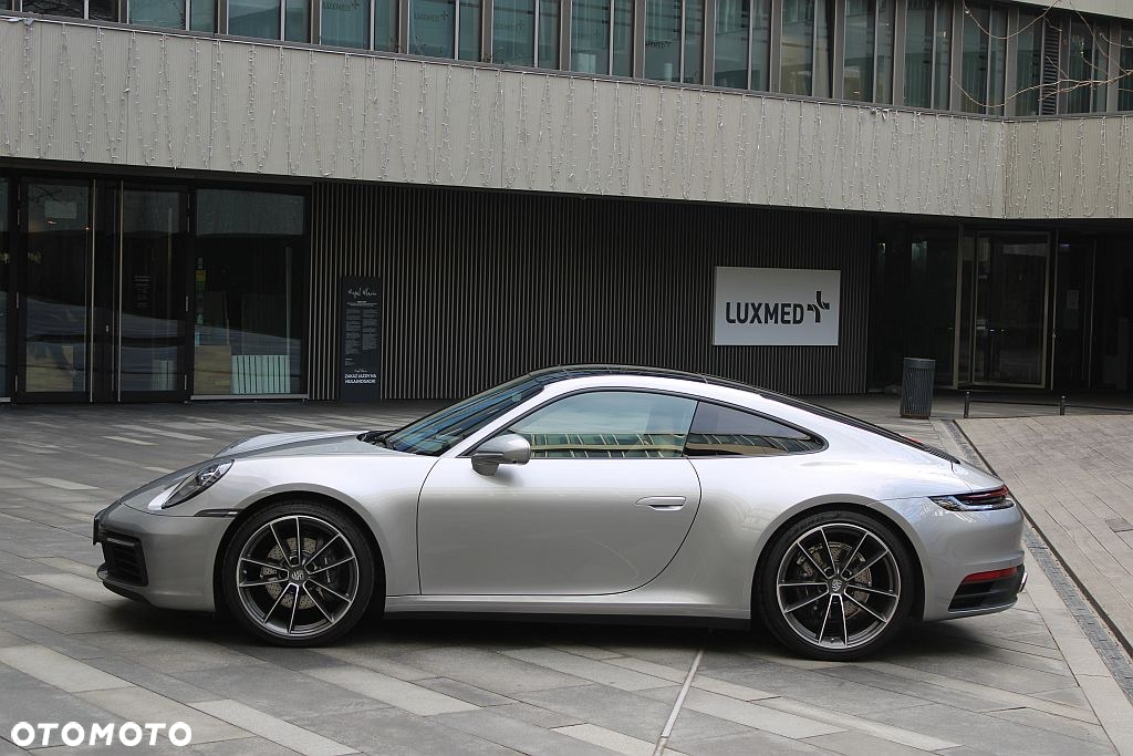 Porsche 911 Carrera 4 - 6