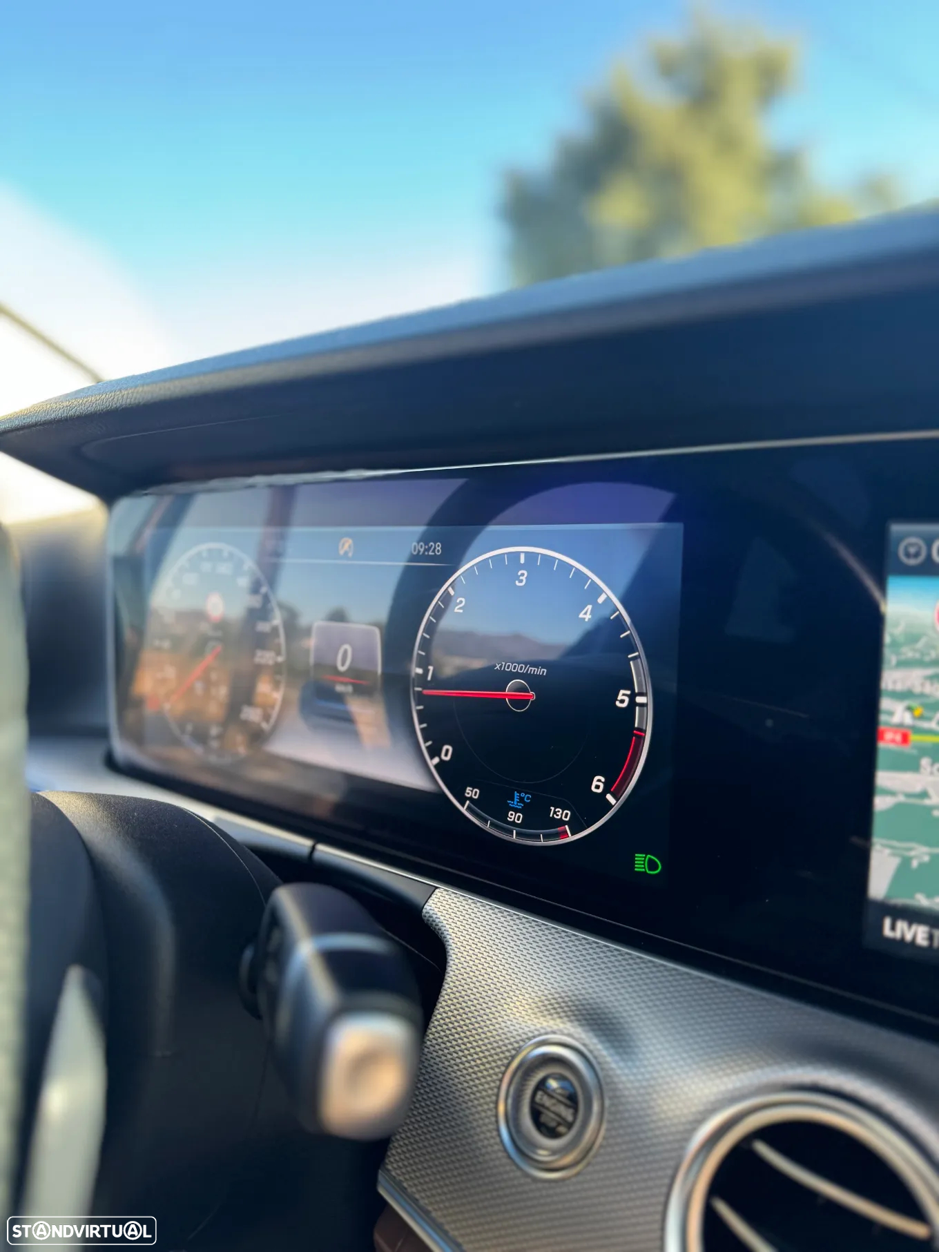 Mercedes-Benz E 220 d 4Matic 9G-TRONIC Exclusive - 23