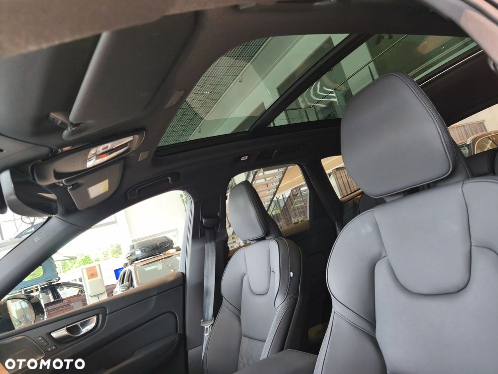 Volvo XC 60 B5 B AWD Ultra Dark - 18