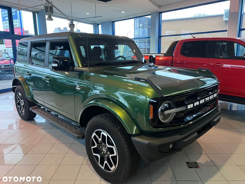 Ford Bronco - 6