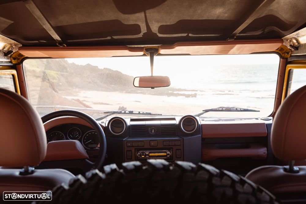 Land Rover Defender 90 SW 2.4 CRD S - 12