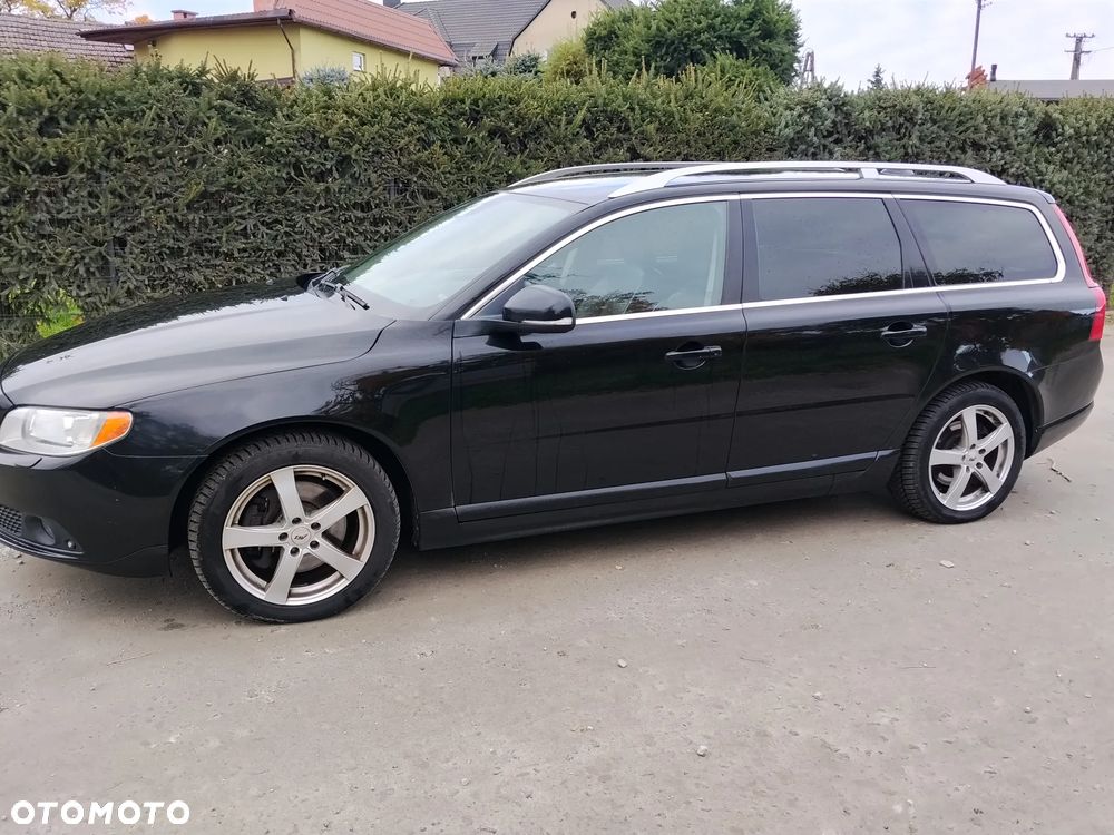 Volvo V70 2011 photo 2