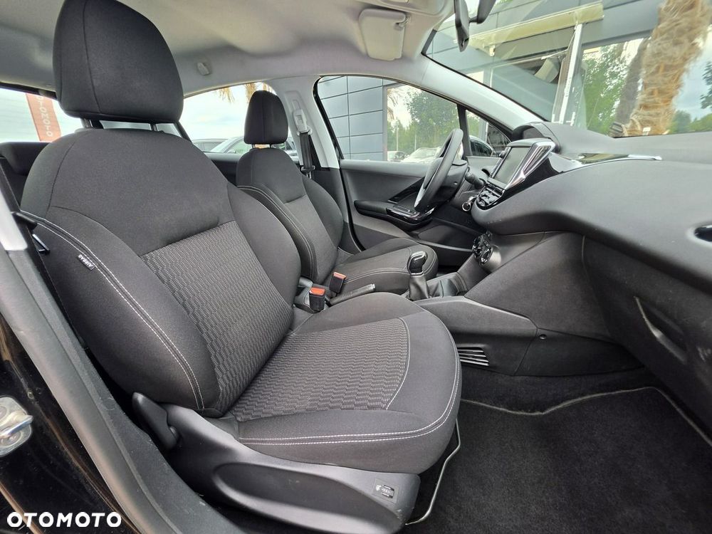 Peugeot 208 - 34