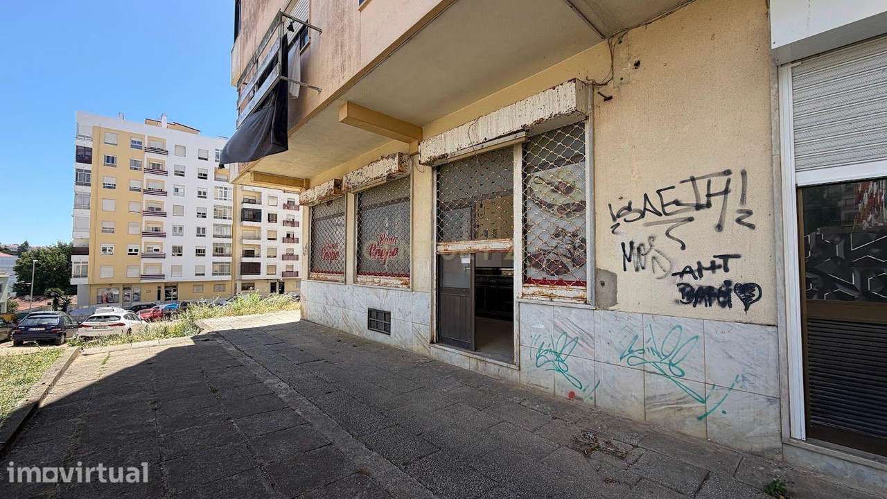 Loja com montra - Café na Agualva - Cacém - Sintra - Grande imagem: 3/13