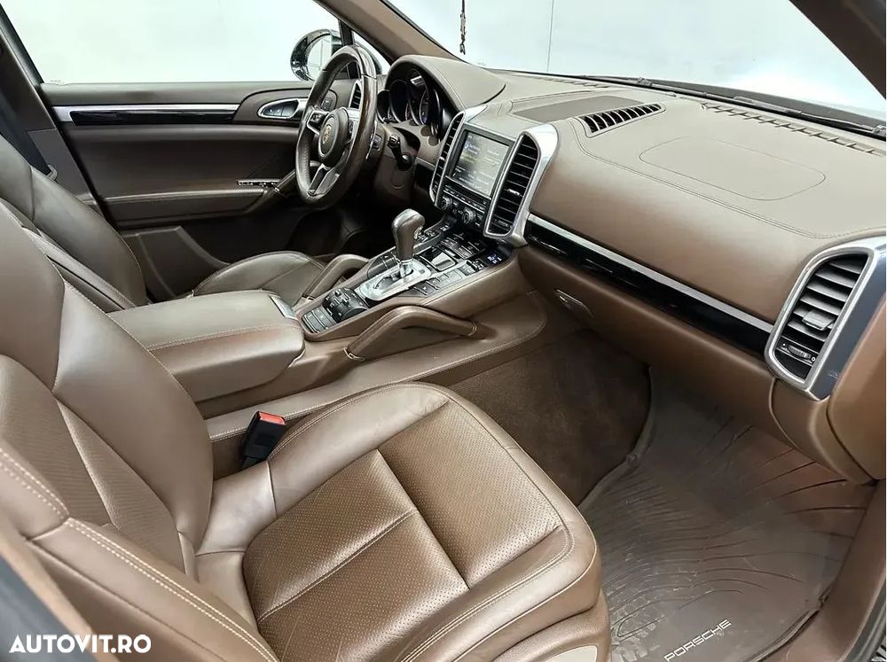 Porsche Cayenne 3.0 L - 14