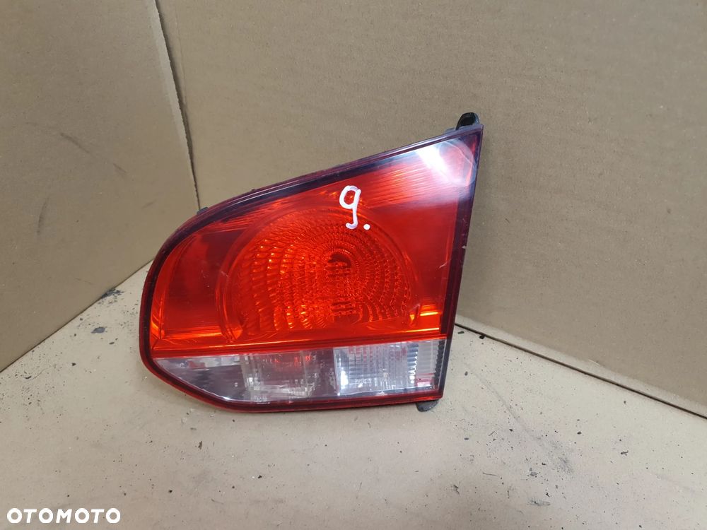. LAMPA PRAWA W KLAPE VOLKSWAGEN GOLF 6 - 1