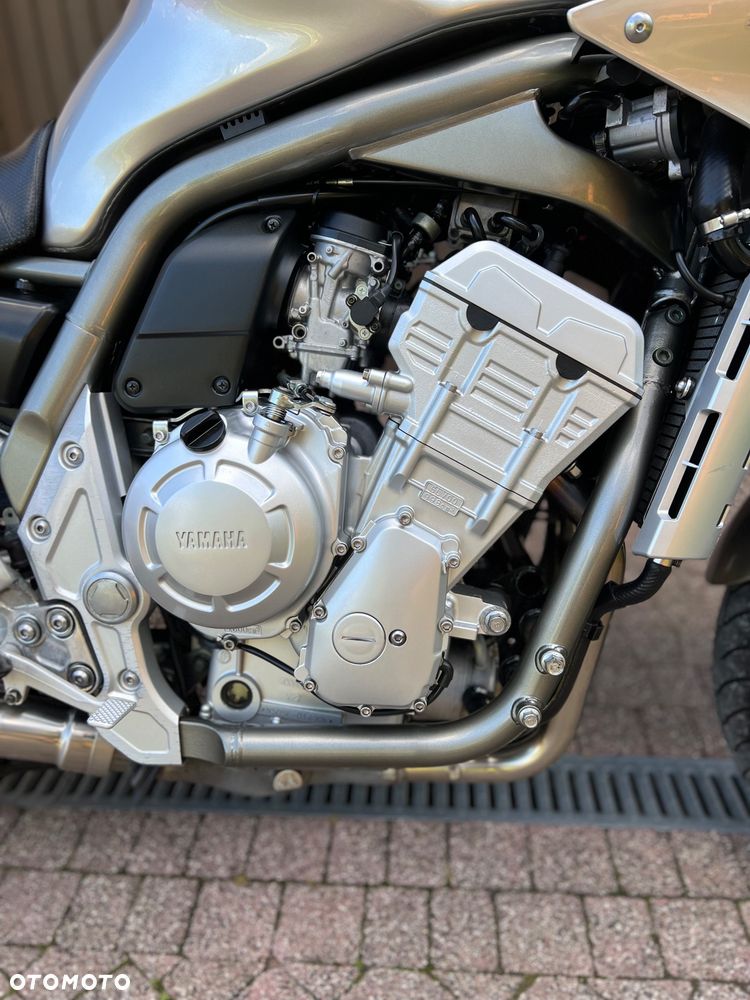 Yamaha FZS - 4