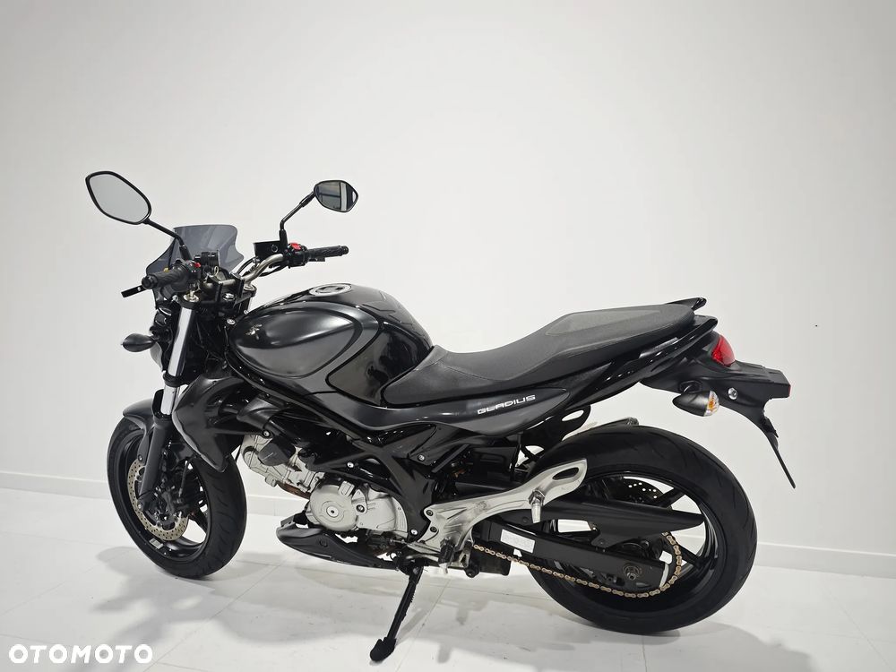 Suzuki Gladius - 11