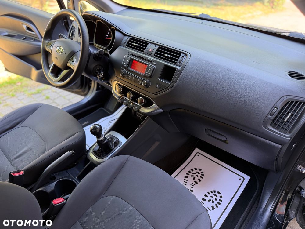 Kia Rio 1.2 Fifa World Cup Edition - 21