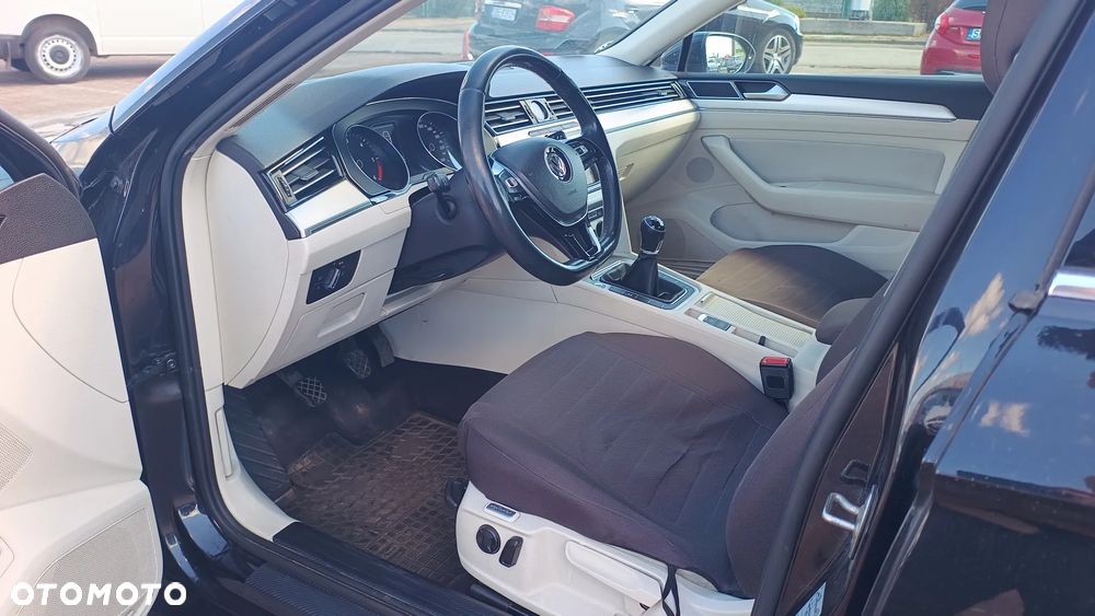 Volkswagen Passat 2.0 TDI BMT Comfortline - 29
