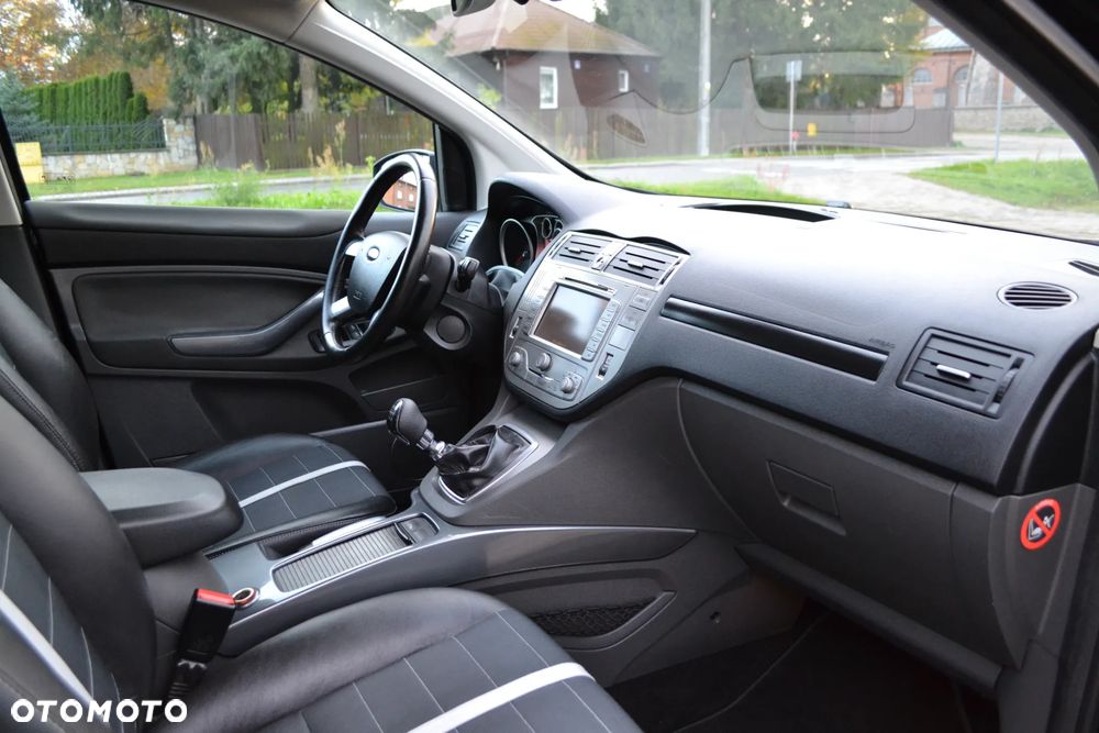 Ford Kuga 2.5 4x4 Titanium - 24