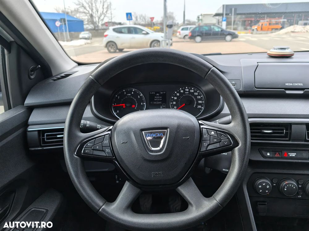 Dacia Logan TCe 90 Essential - 11