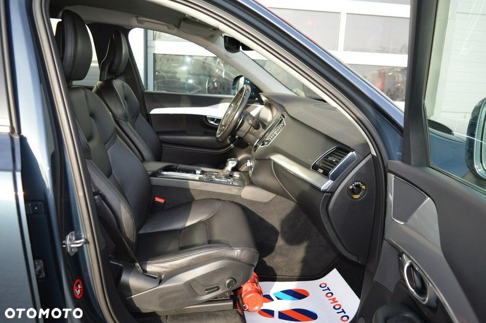Volvo XC 90 D5 AWD Momentum - 27