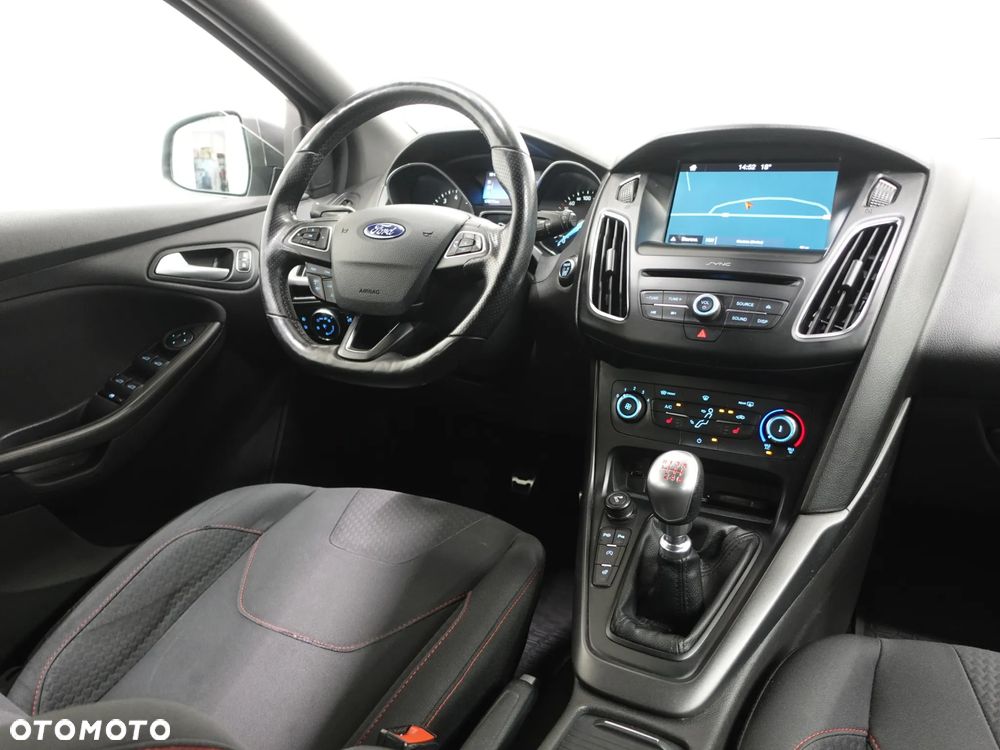 Ford Focus - 32