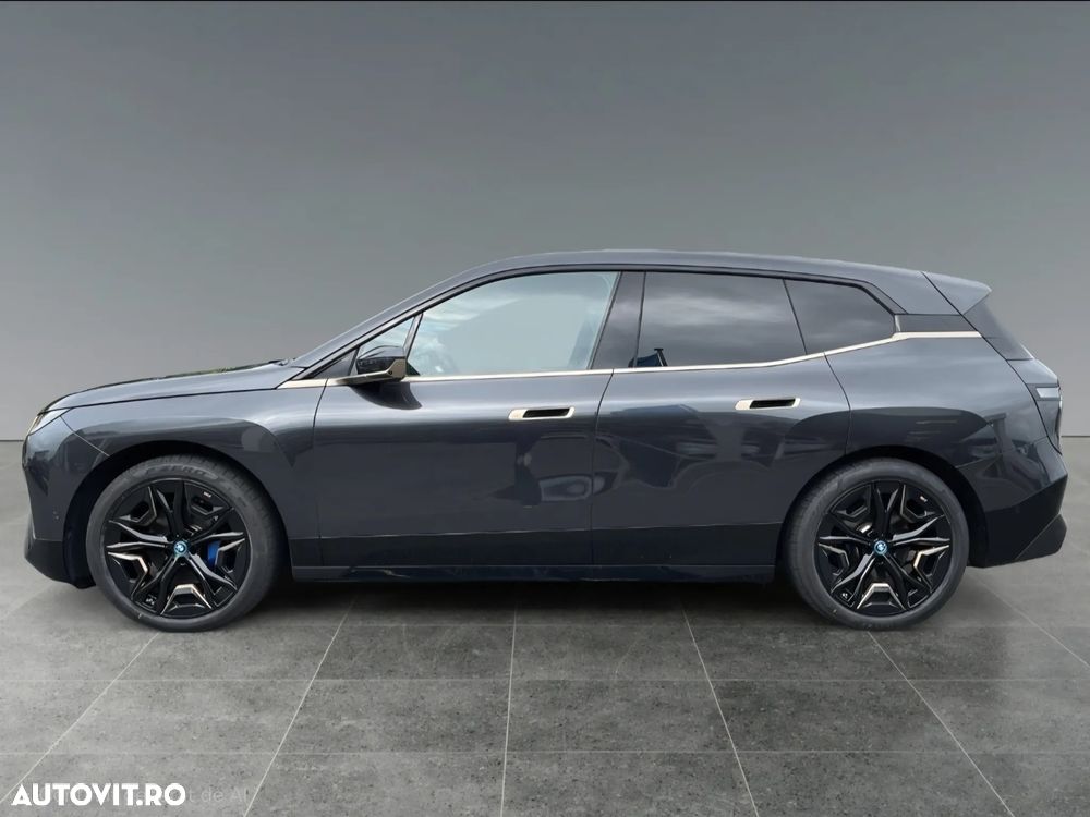 BMW iX - 9