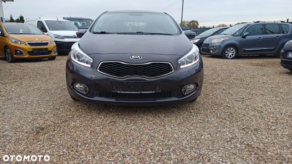Kia Ceed - 8