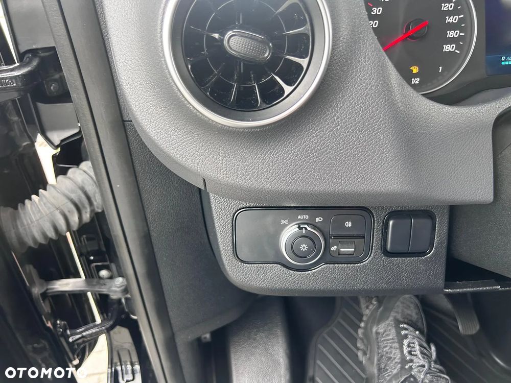 Mercedes-Benz Sprinter - 9