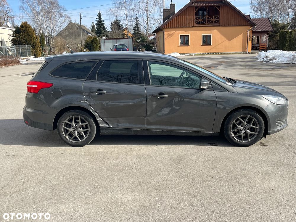 Ford Focus SW - 17