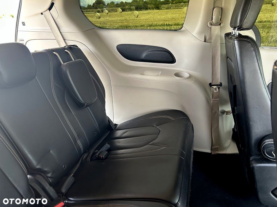 Dodge Grand Caravan - 14