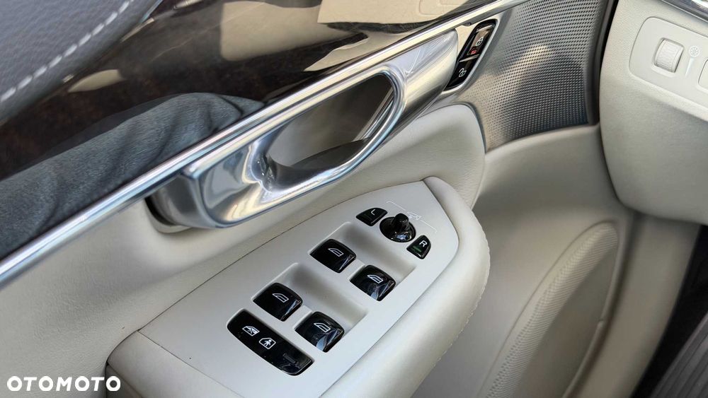 Volvo XC 90 - 7