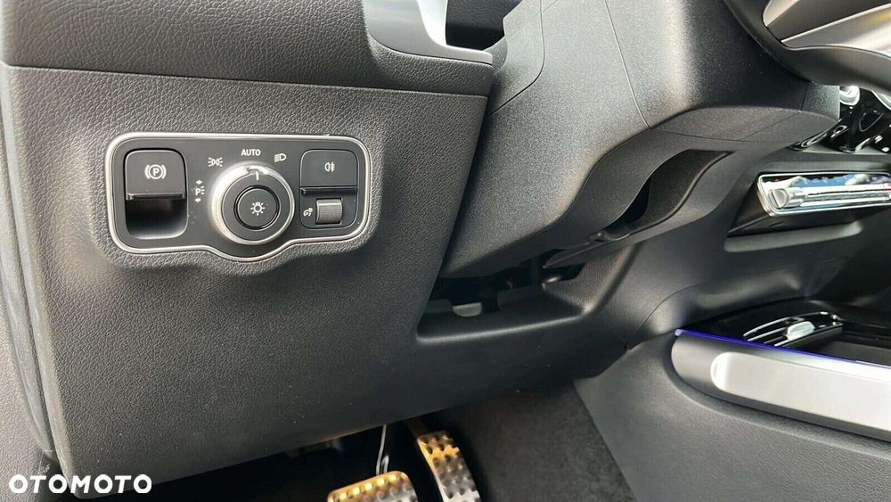 Mercedes-Benz GLB - 13