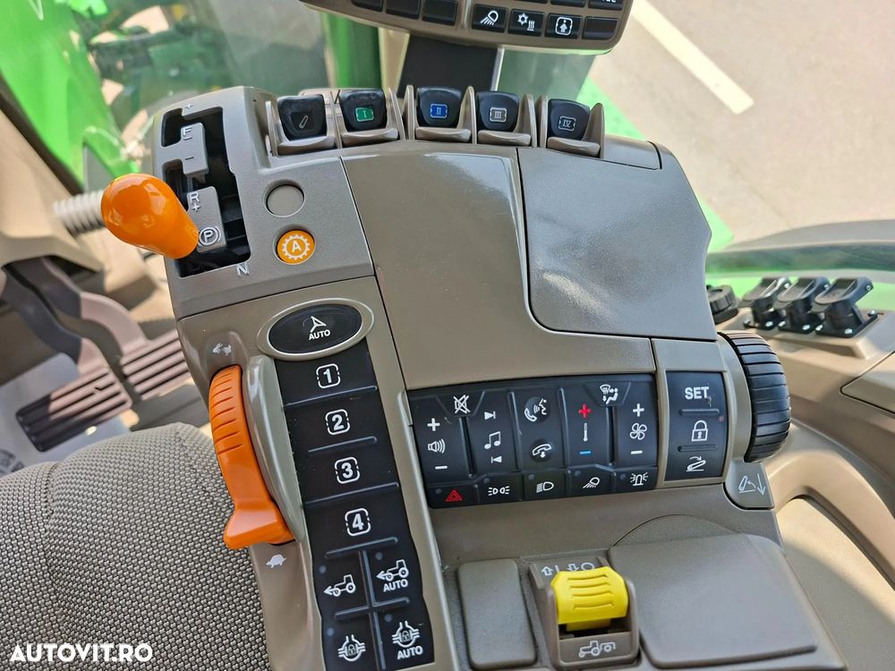 John Deere 8R 310  4x4 - 38