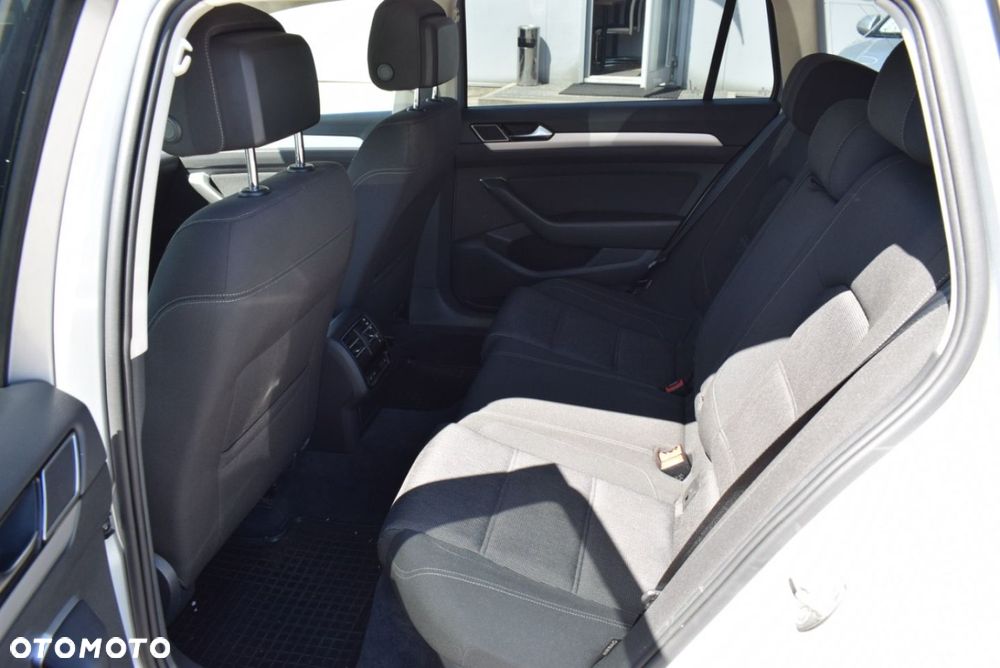 Volkswagen Passat - 21