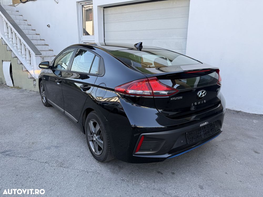 Hyundai IONIQ - 8