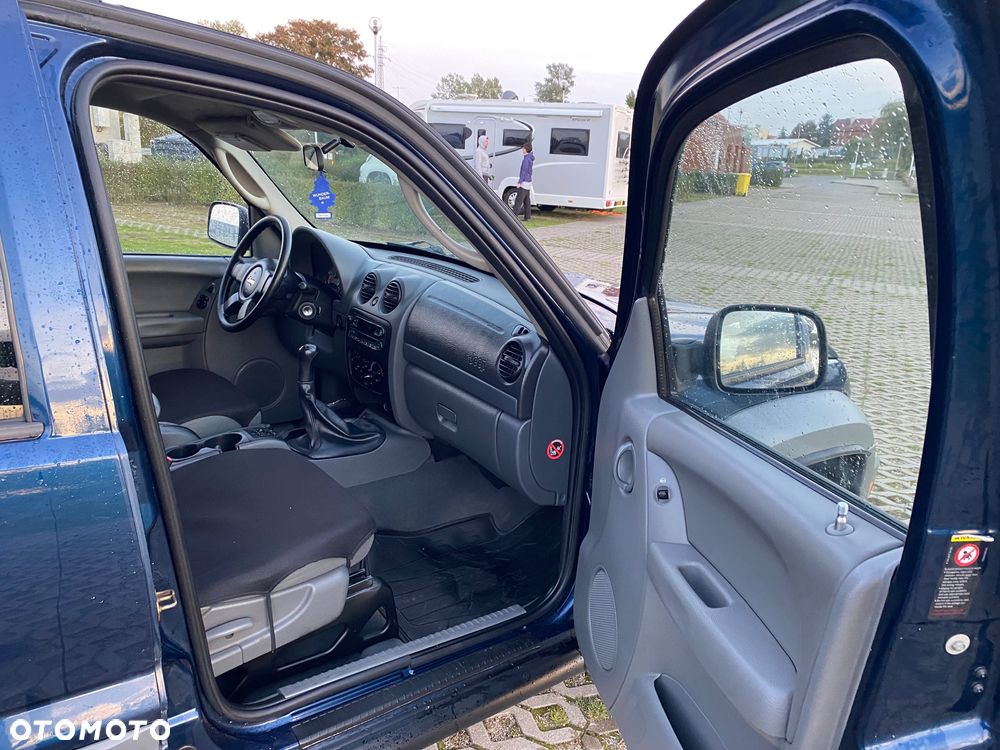 Jeep Cherokee 2.4 Sport - 15