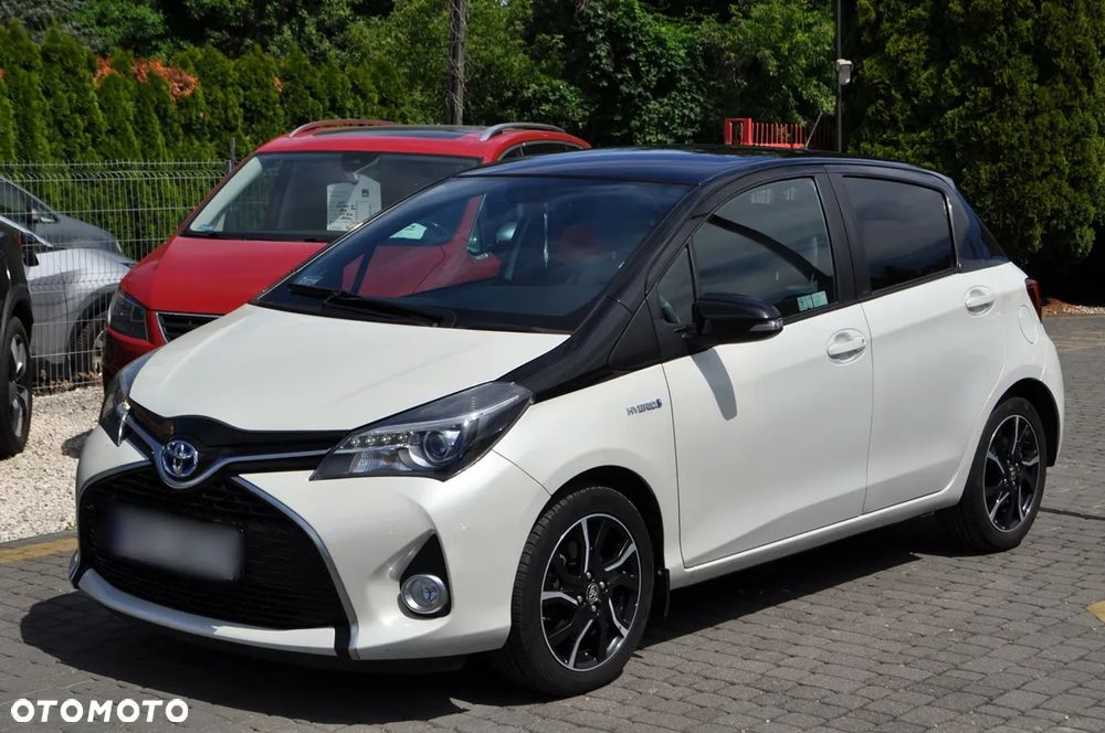 Toyota Yaris Hybrid 100 Selection Platinum - 3