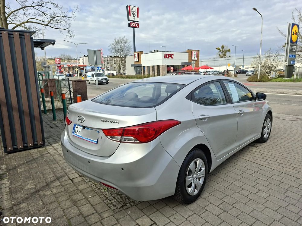 Hyundai Elantra 1.6 Classic + - 3