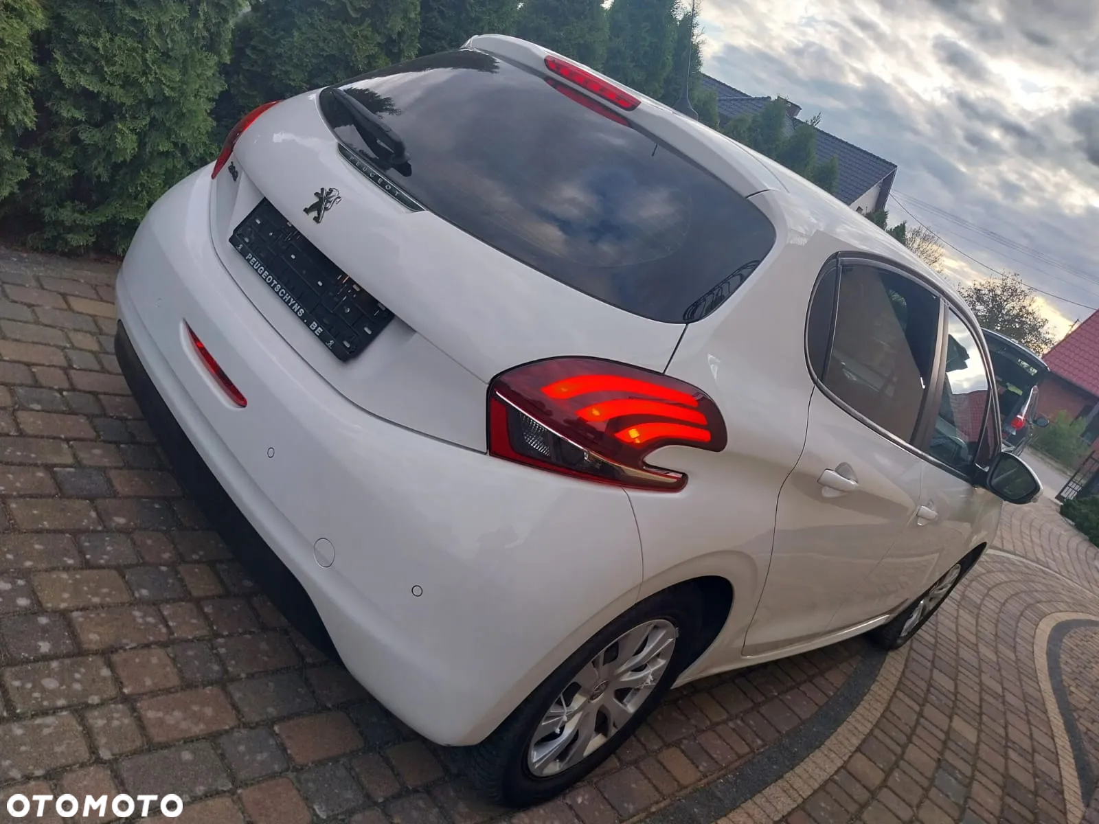 Peugeot 208 - 13