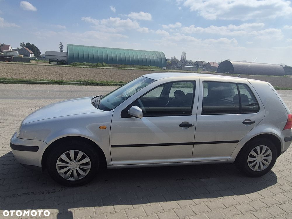 Volkswagen Golf - 2