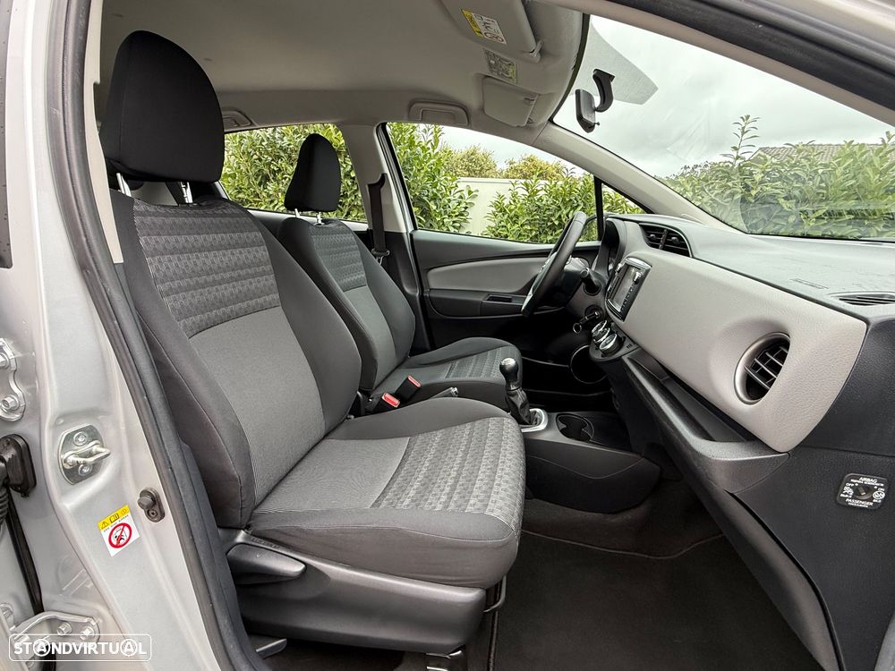 Toyota Yaris 1.0 VVT-i Comfort c/ Design-Pack - 24
