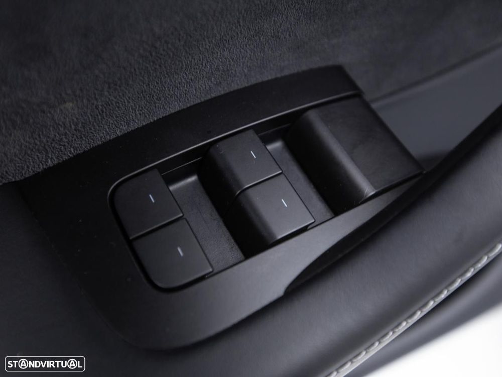 Tesla Model Y Long Range Dual Motor AWD - 18