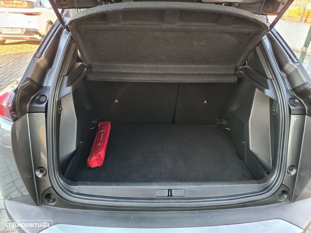 Peugeot 2008 1.2 PureTech Allure EAT8 - 11