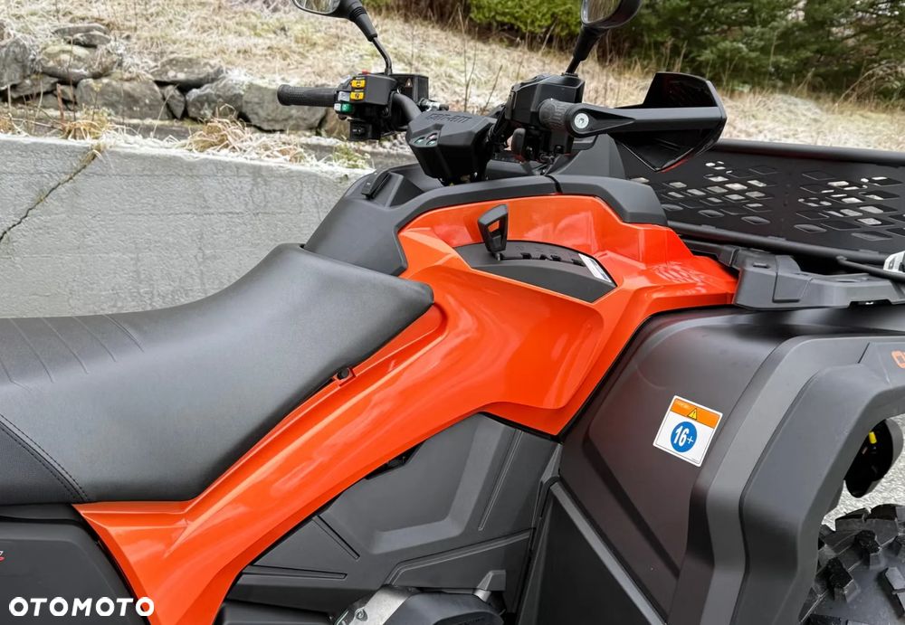 Bombardier Outlander - 4