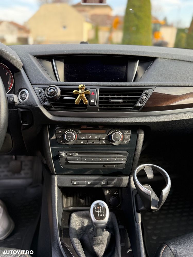 BMW X1 sDrive18d - 11