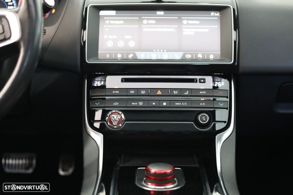 Jaguar XE 2.0 D R-Sport Aut. - 18