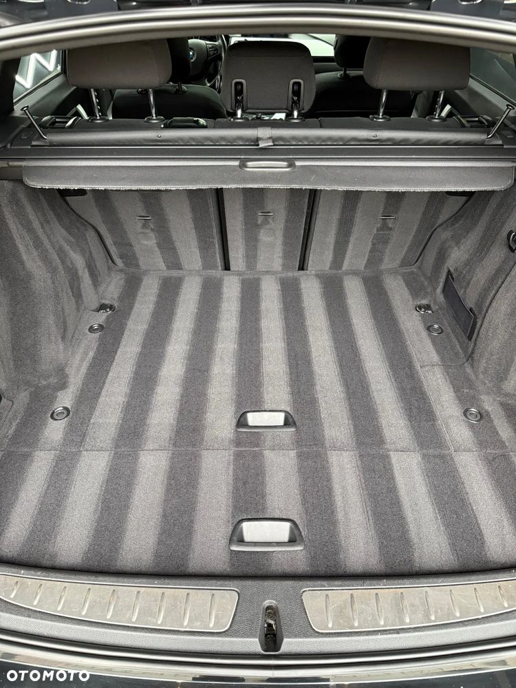 BMW Seria 3 318d DPF Touring - 16