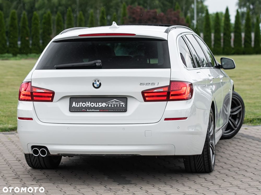 BMW Seria 5 528i Sport-Aut - 12