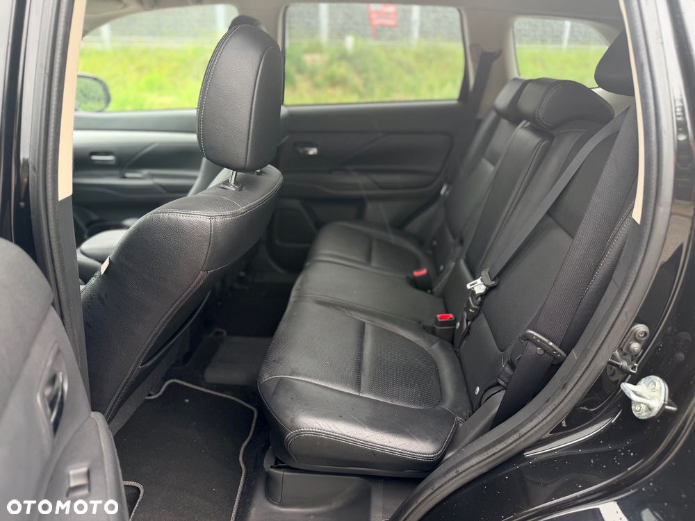 Mitsubishi Outlander - 12