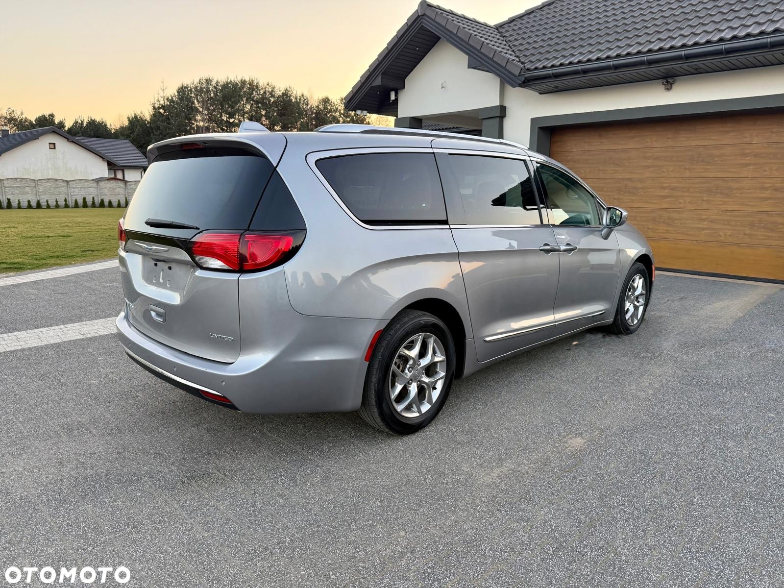 Chrysler Pacifica - 6