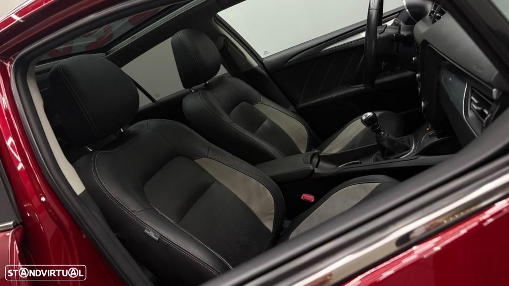 Toyota Avensis Touring Sports 2.0 D-4D Exclusive+GPS - 27