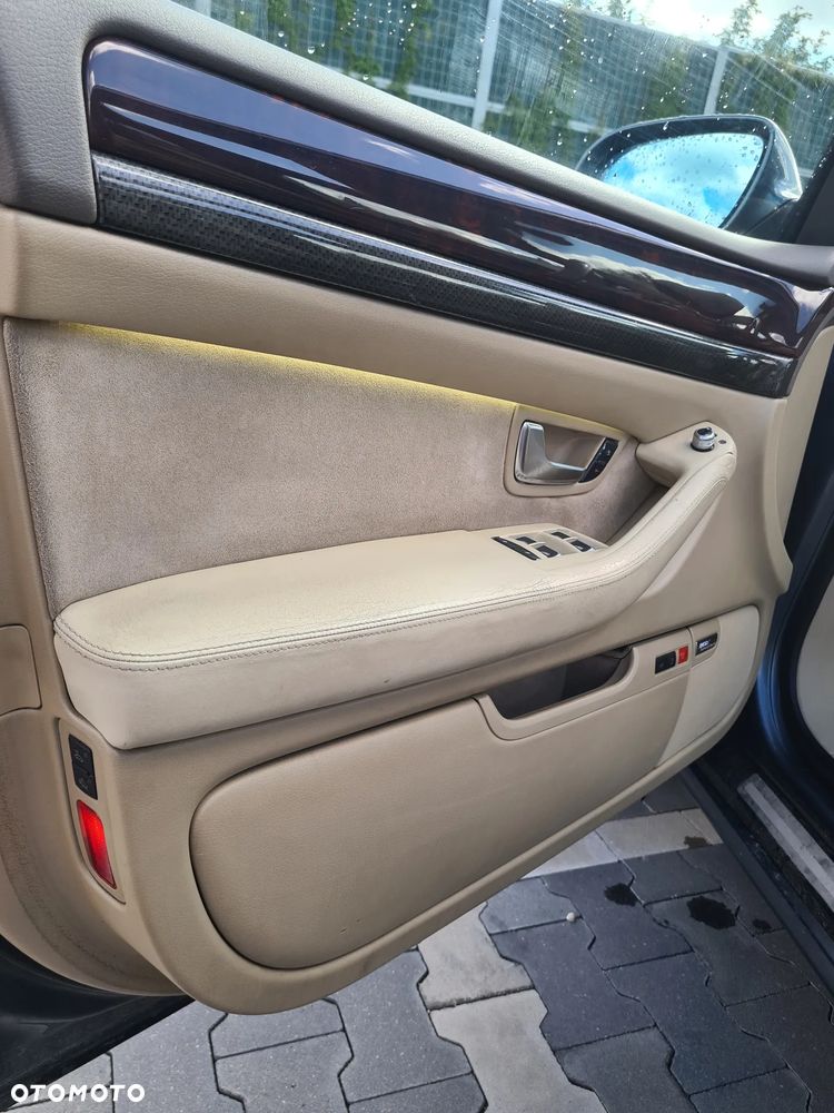 Audi A8 4.2 Quattro - 8