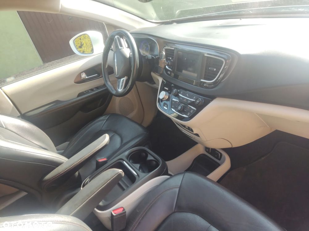 Chrysler Pacifica - 8