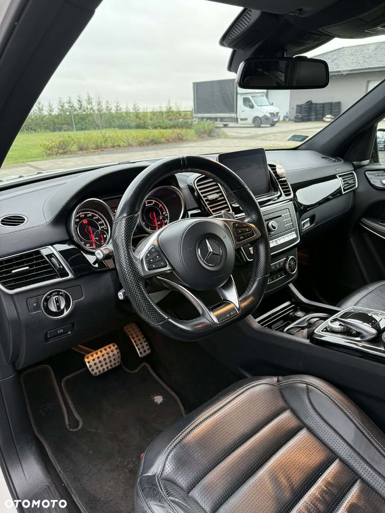 Mercedes-Benz GLS - 13